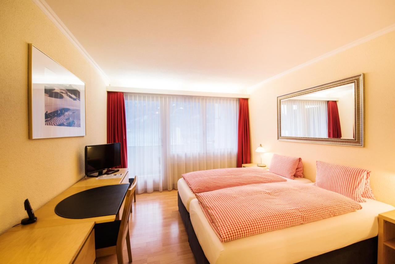 ברינץ Hotel Weisses Kreuz מראה חיצוני תמונה