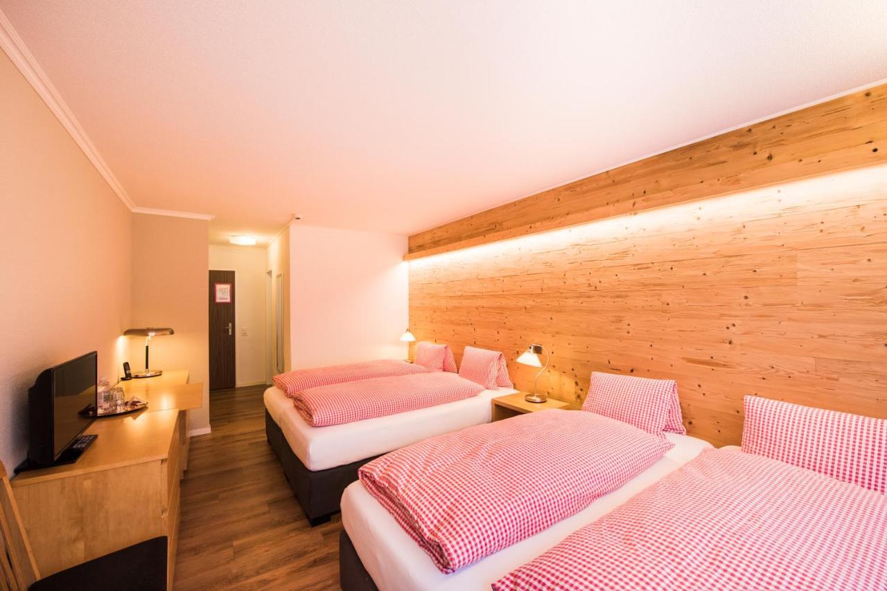 ברינץ Hotel Weisses Kreuz מראה חיצוני תמונה
