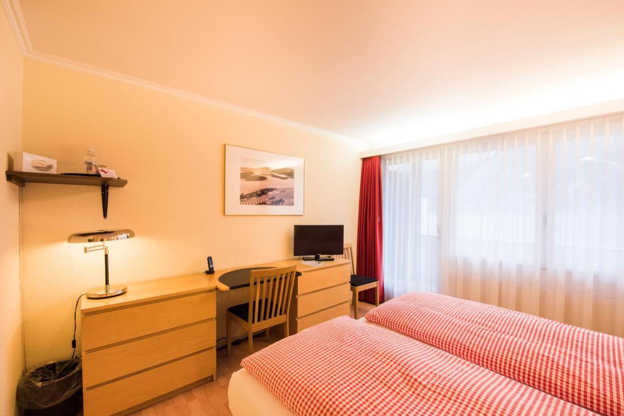 ברינץ Hotel Weisses Kreuz מראה חיצוני תמונה