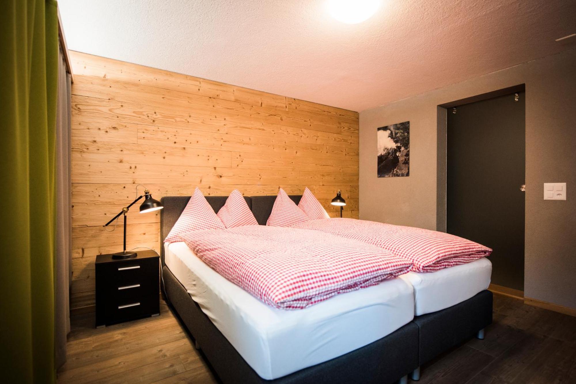 ברינץ Hotel Weisses Kreuz מראה חיצוני תמונה