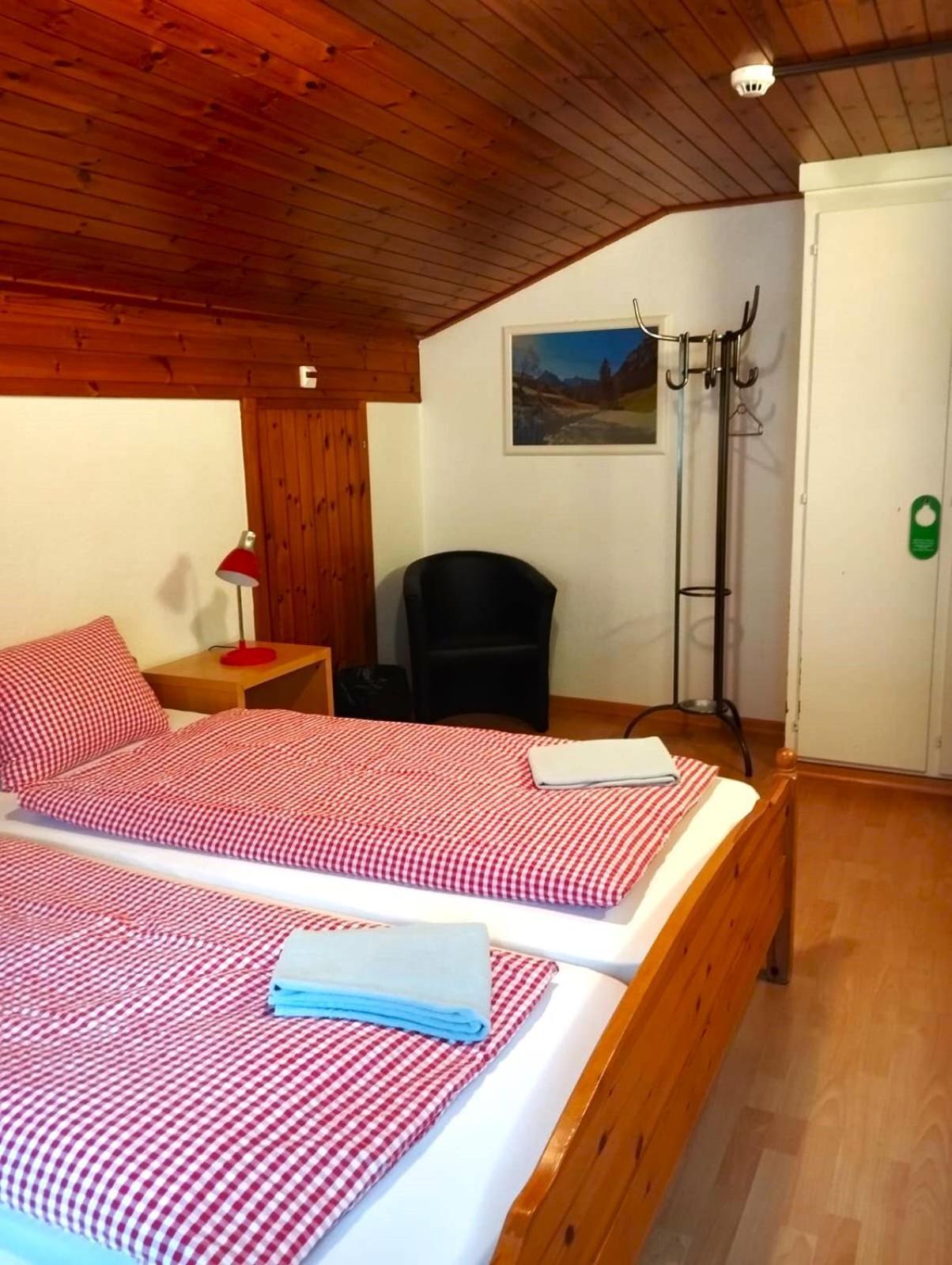 ברינץ Hotel Weisses Kreuz חדר תמונה