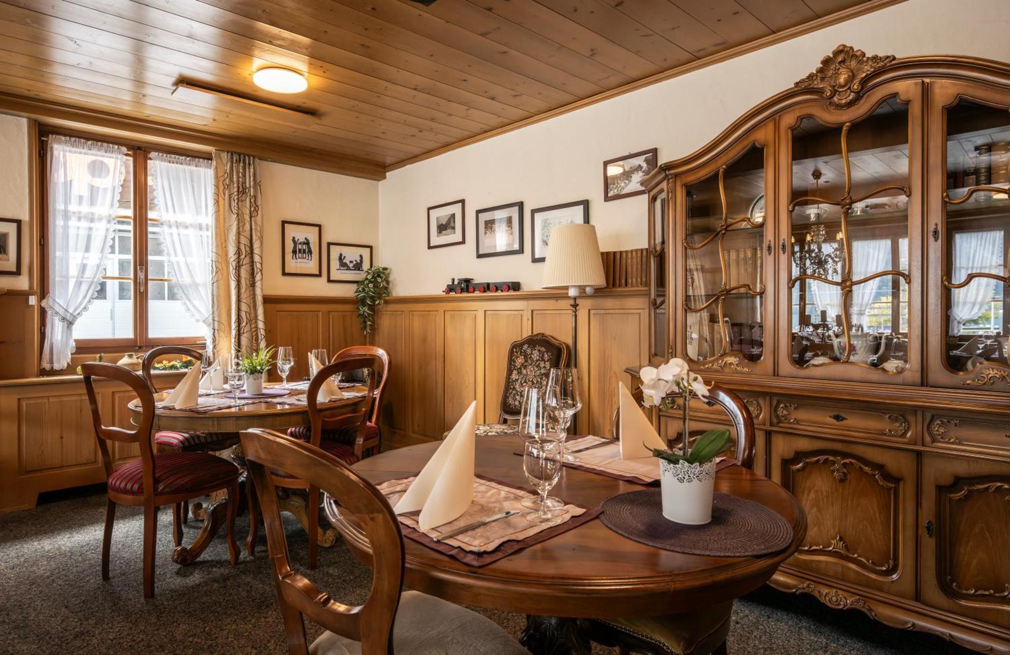ברינץ Hotel Weisses Kreuz מראה חיצוני תמונה
