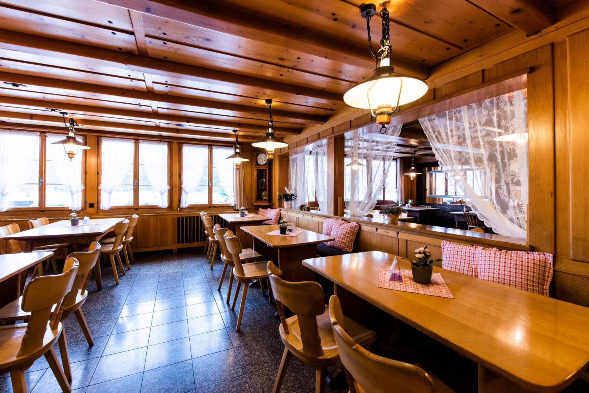 ברינץ Hotel Weisses Kreuz מראה חיצוני תמונה