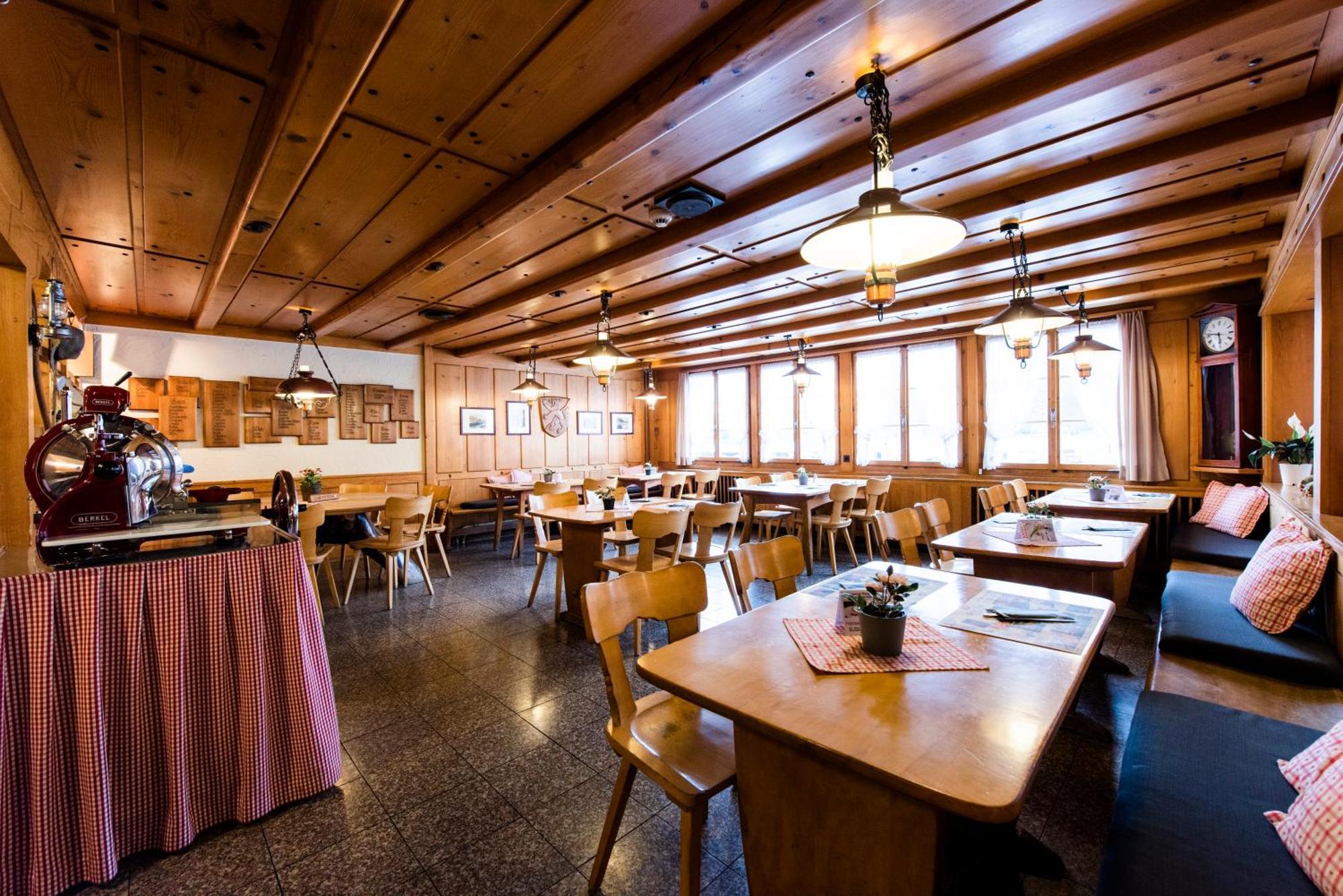 ברינץ Hotel Weisses Kreuz מראה חיצוני תמונה
