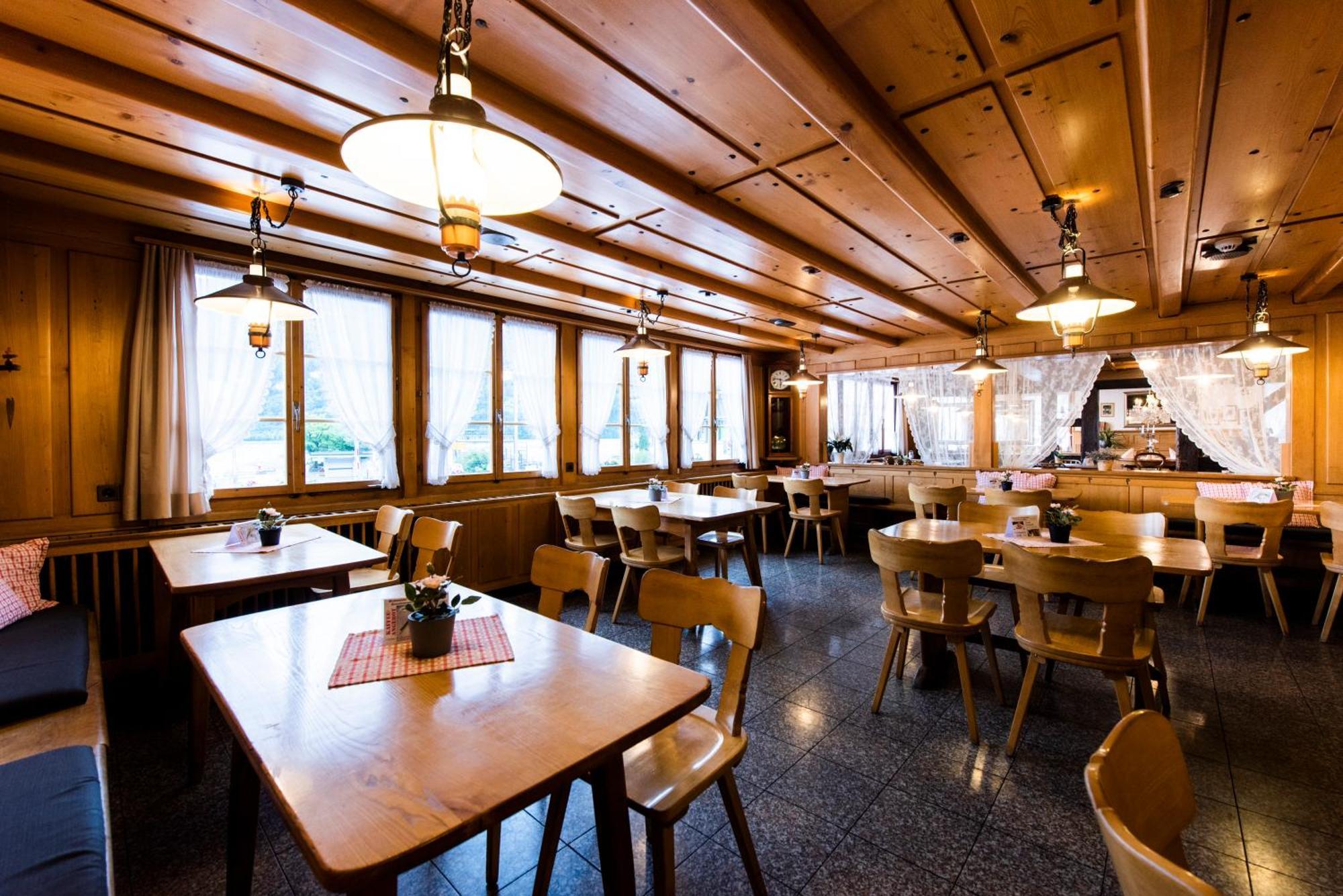 ברינץ Hotel Weisses Kreuz מראה חיצוני תמונה