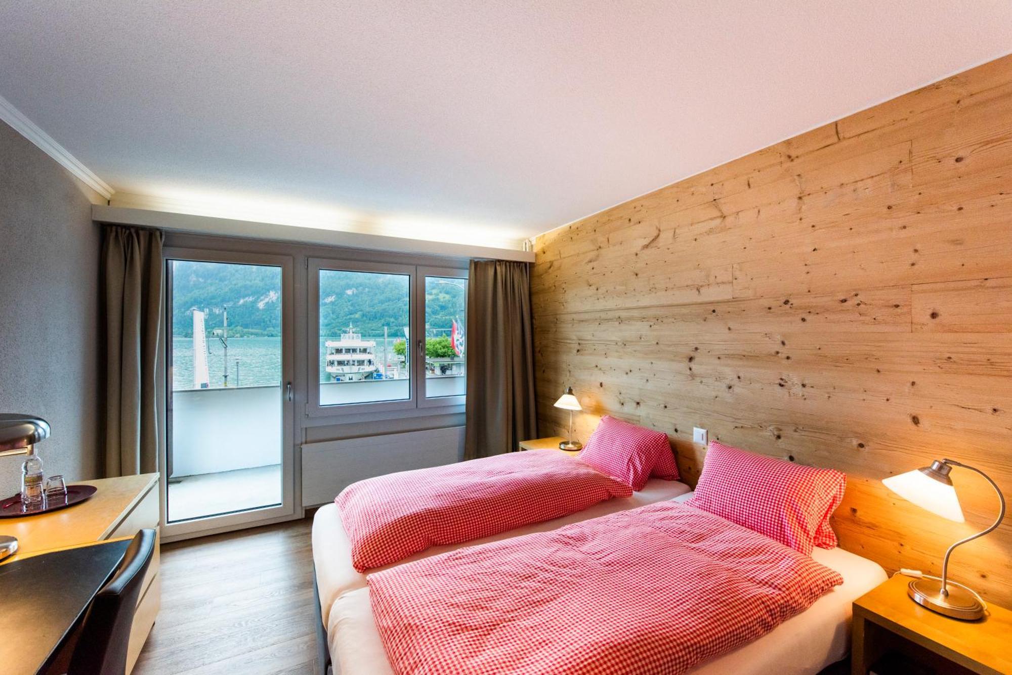 ברינץ Hotel Weisses Kreuz מראה חיצוני תמונה